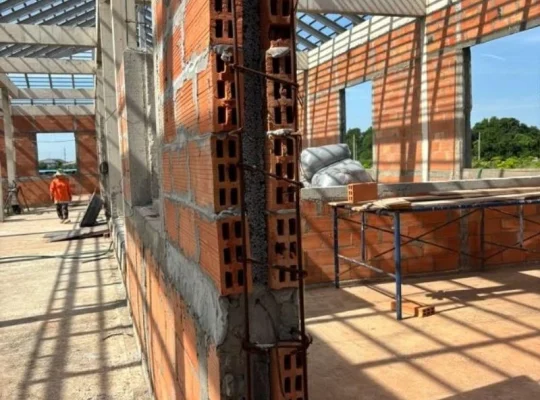 ผนังอิฐ 2 ชั้น | ก่อผนังอิฐเซรามิก 2 ชั้น อิฐเซรามิก อิฐพันปี C-Brick อิฐ มอก. อิฐแดง หลายขนาด ราคา IMG 1779